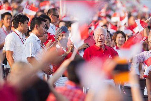 李光耀追悼會，女兒李玮玲泣不成聲：我是一名客家人，必須堅強