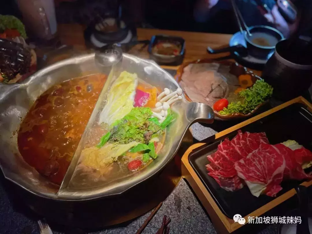 排队5小时!网红凑凑火锅来新加坡了!锅底无限续、奶茶免费喝!菜品大曝光