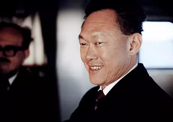 他曾反對李光耀：新加坡部長薪水不應跟市場挂鈎