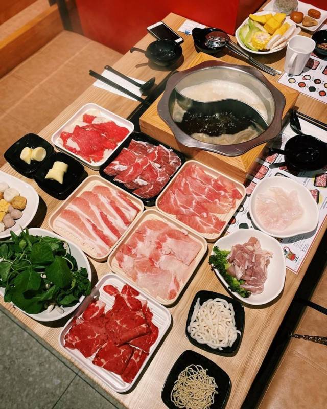 日式火鍋牛摩Wagyu More，Bugis Junction開設首家分店！自助價格最低S$16.90起，現推3人同行1人免費