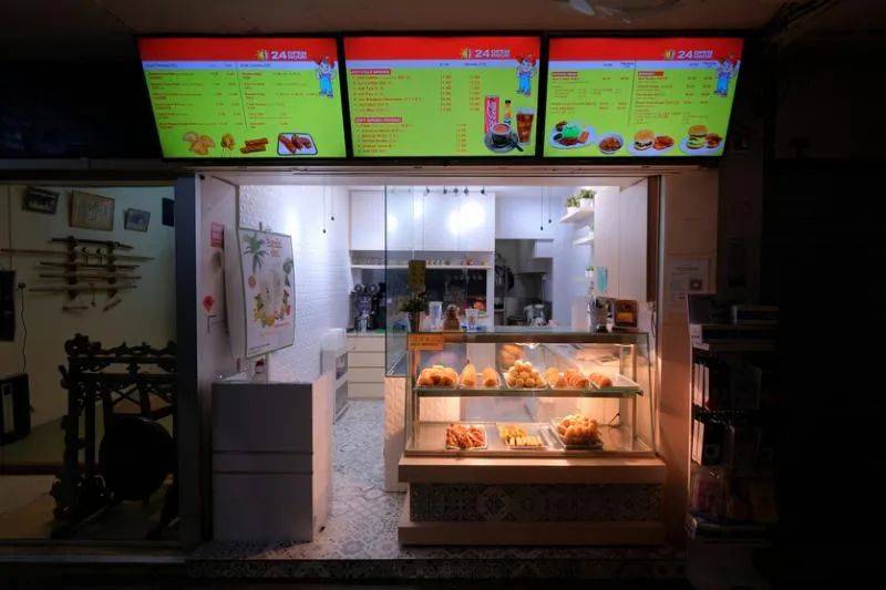 “這裏做的都是熟客，熟到掉下來啦”——逼近搬遷死線的新加坡‘老人區’長啥樣