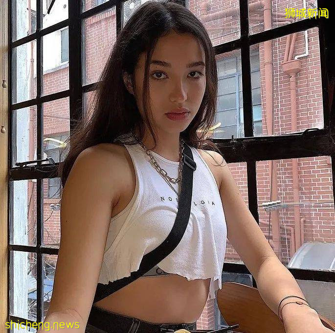 新加坡华裔国脚陈慧颖当选环球小姐亚军，偶像是梅西