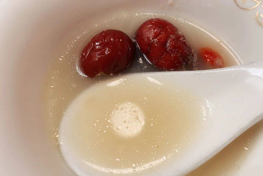 9.9新起吃網紅火鍋！小龍蝦湯底、花雕膠原湯，好喝到湯底都不剩