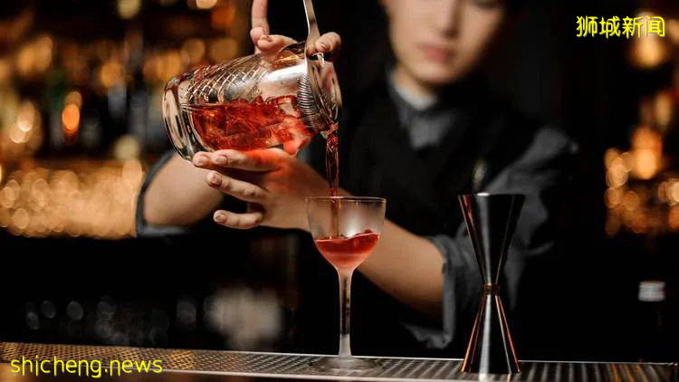 太瘋狂了!新加坡一男子迷戀中國酒吧女,求愛不得跳樓又放火