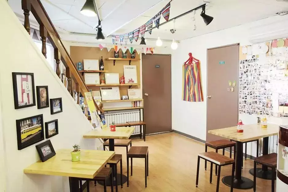 新加坡留学费用大概多少?什么样的留学生可以申请绿卡?哪个年龄段比较容易