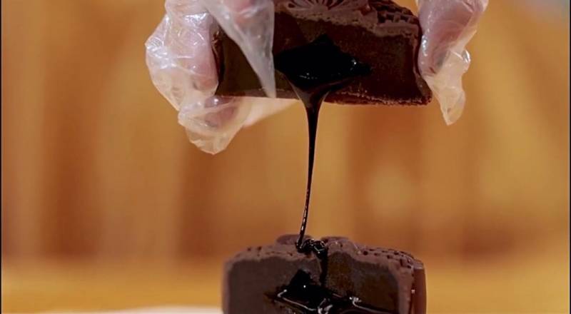 一口爆漿，軟糯流心！新加坡這款榴梿冰皮月餅去年賣到脫銷