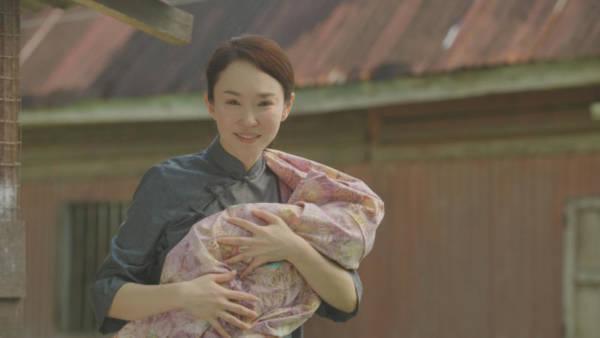 首演新加坡英文剧 范文芳“怀孕”儿吃醋