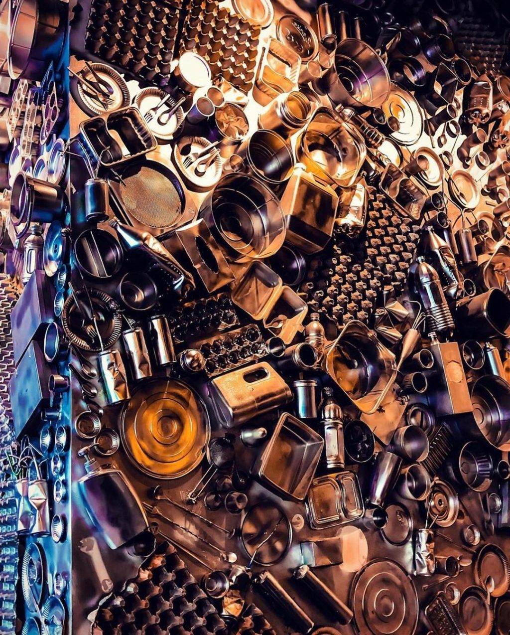 走入银色世界!乌节路平价网红西餐厅“49 seats”带你满墙银器打卡区🤩 便宜好吃又好拍