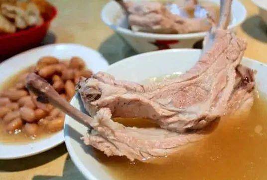 每年300多万人从中国涌入新加坡,就是为了这些