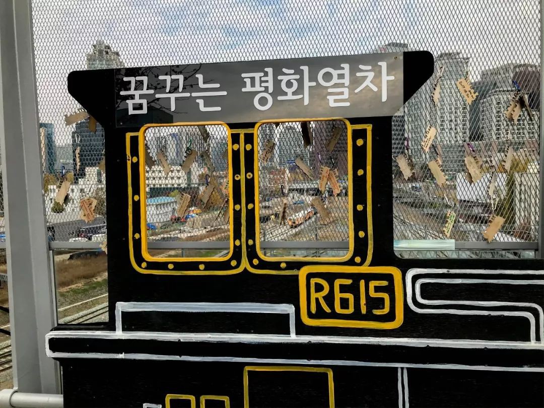 李显龙CP秀恩爱放大招:在韩国搭了个“凯旋门”!