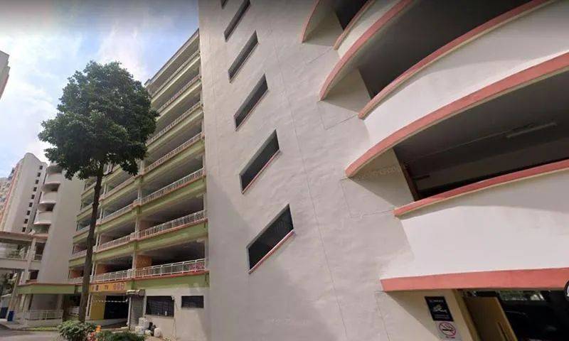 无良司机不送女童上学，反锁校车内一小时，原因令人无语