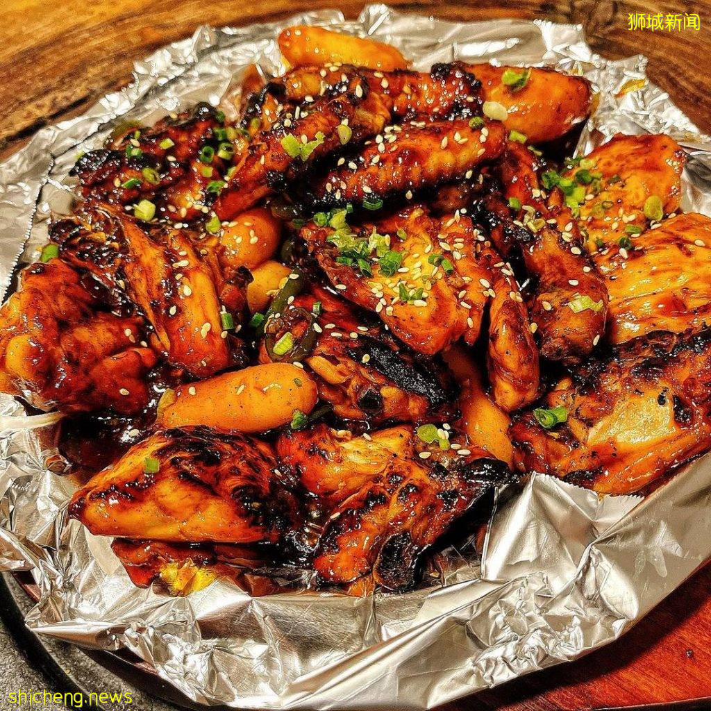 首个韩式木柴烤鸡“Firewood Korean Chicken Restaurant”🤤 柴火清香+秘制酱汁、皮脆肉嫩+口感超正🔥 