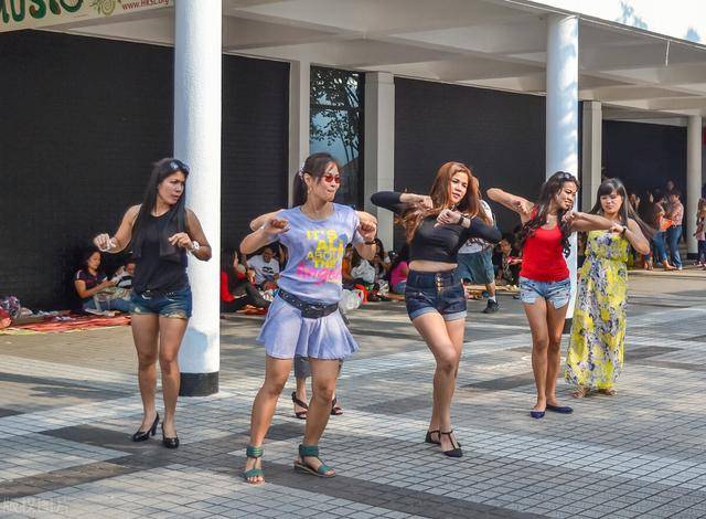 有關新加坡的10個事實:嚴重依賴菲傭,請一個要花多少錢