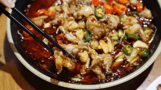 買一送一的烤魚和啤酒，拿來吧你