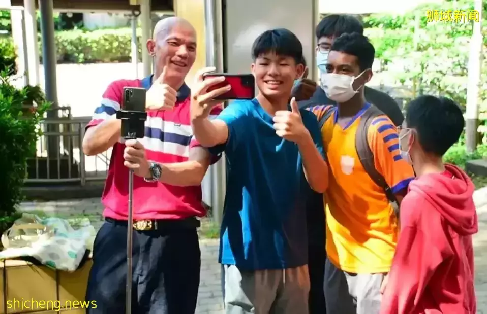 新加坡“刘畊宏”火出圈儿，连卫生部长都成“小迷弟”