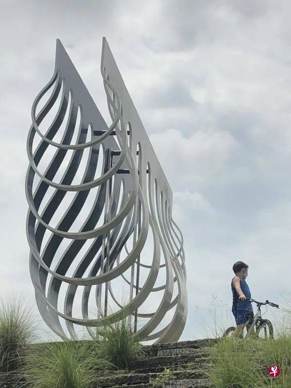 这里是新加坡最大最美的公园之一，它的前身竟然是排水沟、回收山和