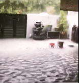 世界末日既视感，磅礴大雨似海啸来袭！新加坡昨4小时降了半个月的雨量