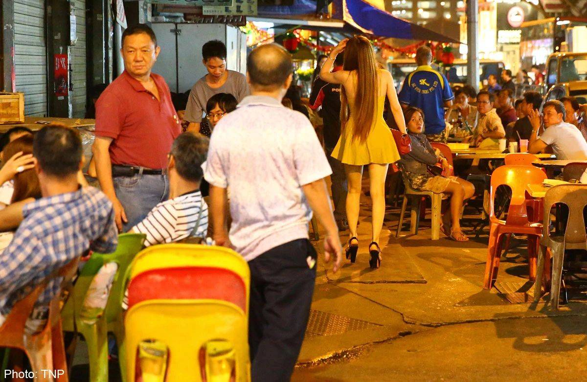 昨晚，我們在新加坡芽籠紅燈區吃雞，是怎樣一種體驗