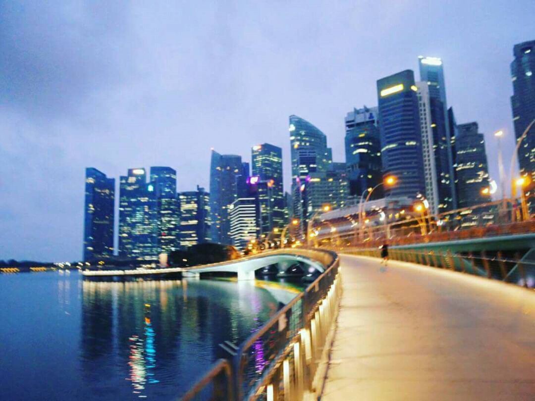 跨年夜新加坡巴士、地铁运营延迟，看烟花这些绝佳地点免费！