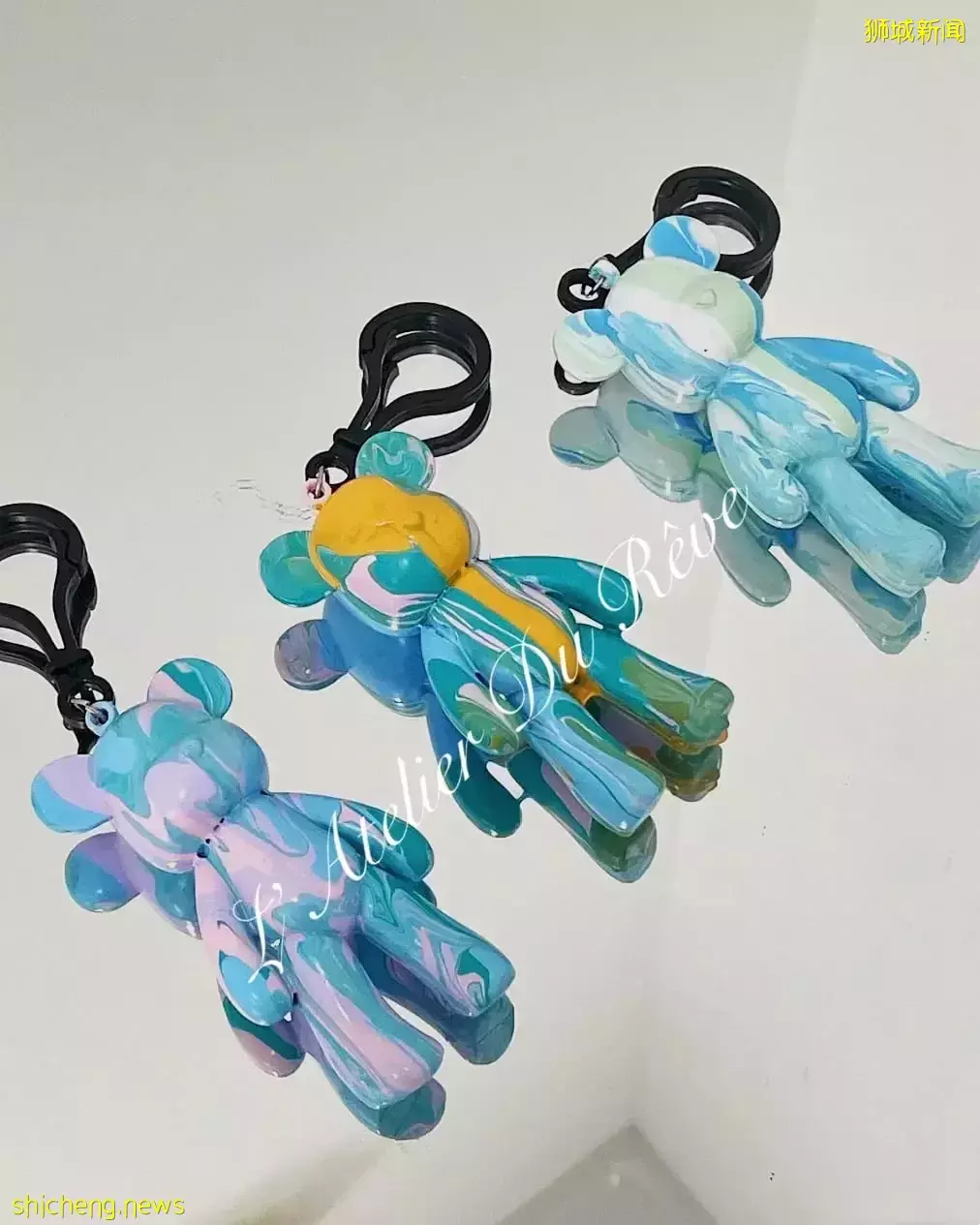 Bearbrick粉丝看过来🤩DIY制作专属你的流体暴力熊!渐层色彩很有质感,整个过程好疗愈