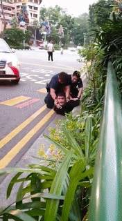 打人、骂人、暴露下体,新加坡歌手半年4度犯下流氓罪