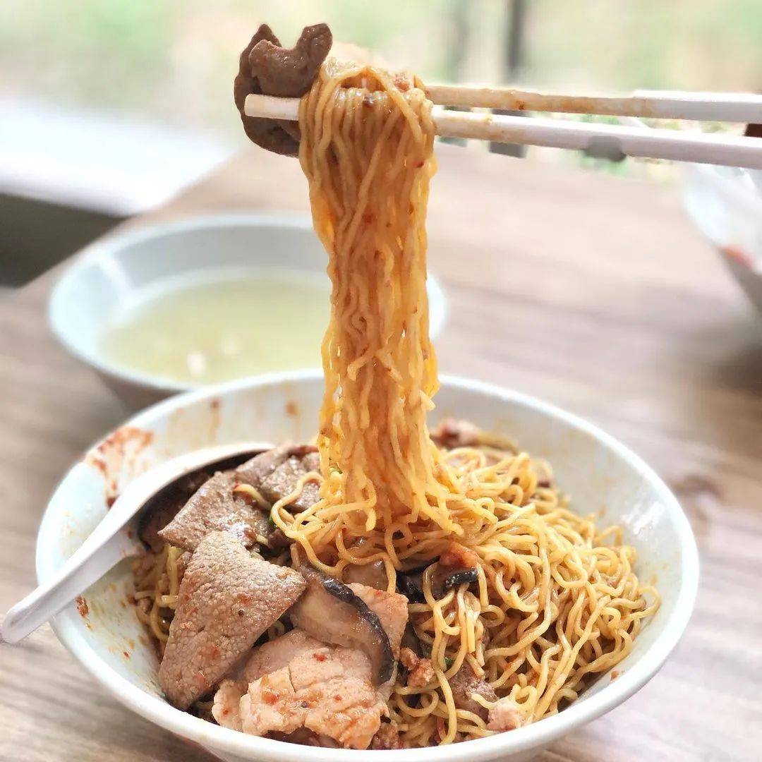 面食系列 最平價的新加坡米其林級別小販食物,肉脞面來一碗不