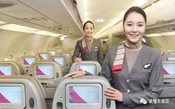 【新加坡新闻】新加坡空姐过年到餐厅“打工”,“为顾客提供最高水平服务和难忘用餐体验”