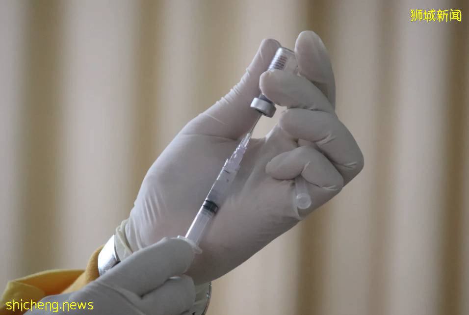 13所學校,1補習中心學生確診!新加坡發11億補助,部長:年底恢複旅遊