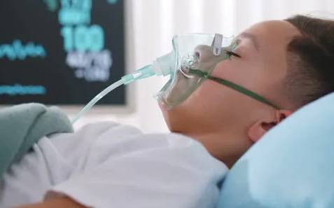 首曝光!新加坡4岁男童因新冠进ICU,连续7天戴呼吸机!儿童轻症也可能出现这种症状