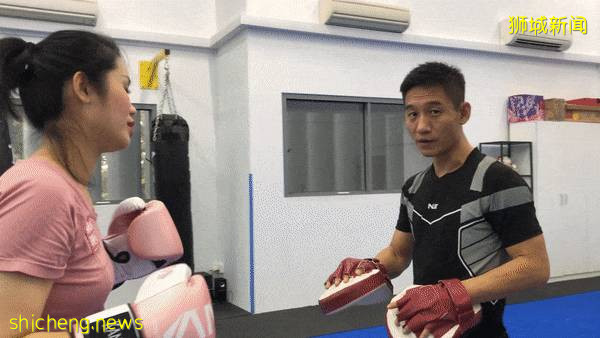 酷!新加坡网红武馆扩张!娃跟着冠军学武术,妈妈也一起练搏击