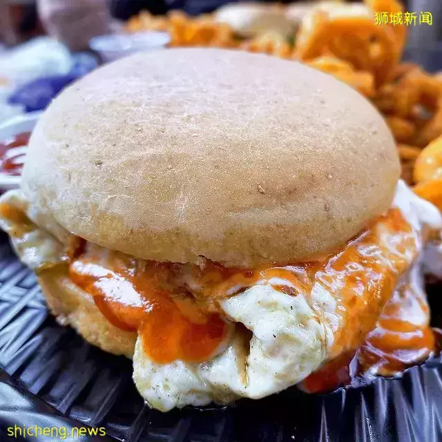 夜市汉堡这里找!搜罗新加坡好吃的Ramly Burger🍔瀑布酱汁+扎实肉饼,越吃越上瘾