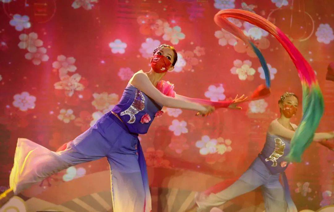 新加坡牛車水人從衆𠈌!他們都去這家店,泰式烤肉+火鍋太上瘾了!每盤1.8元起