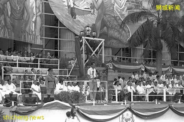 新加坡国父李光耀:如果把汉语定为新加坡的国语,将会是一个错误