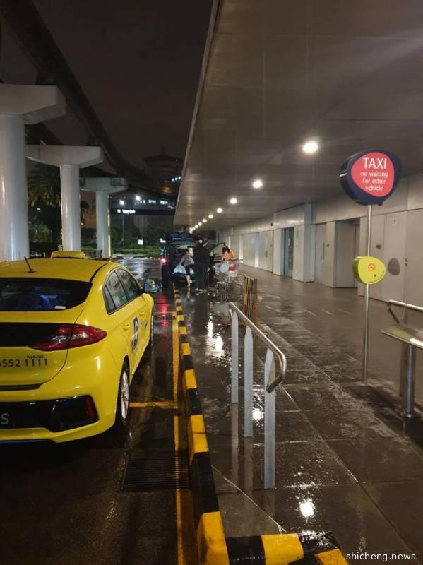 新加坡女清洁工打车80，却付给司机130元：他处境比我更困难