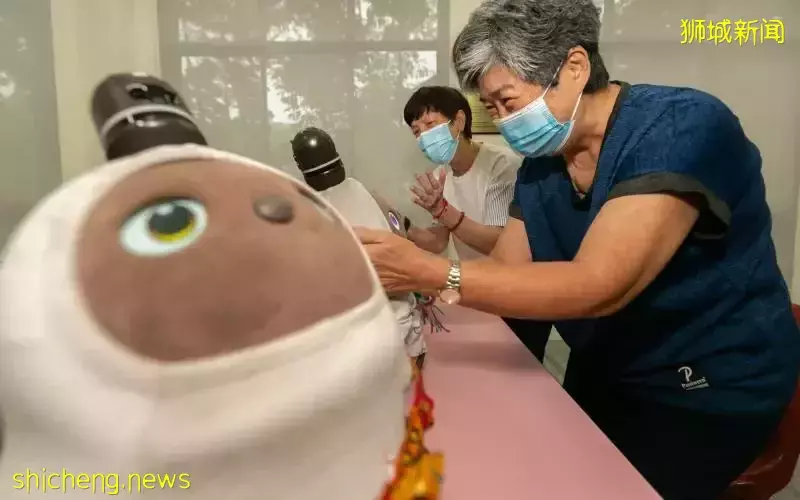 就接受度展开研究 新港试验由机器人陪伴独居老人