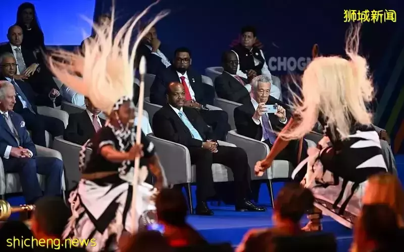 卢旺达传统歌舞表演 招待英联邦政府首脑