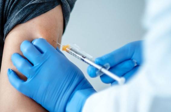 新加坡六个流动团队到疗养院为住户接种疫苗