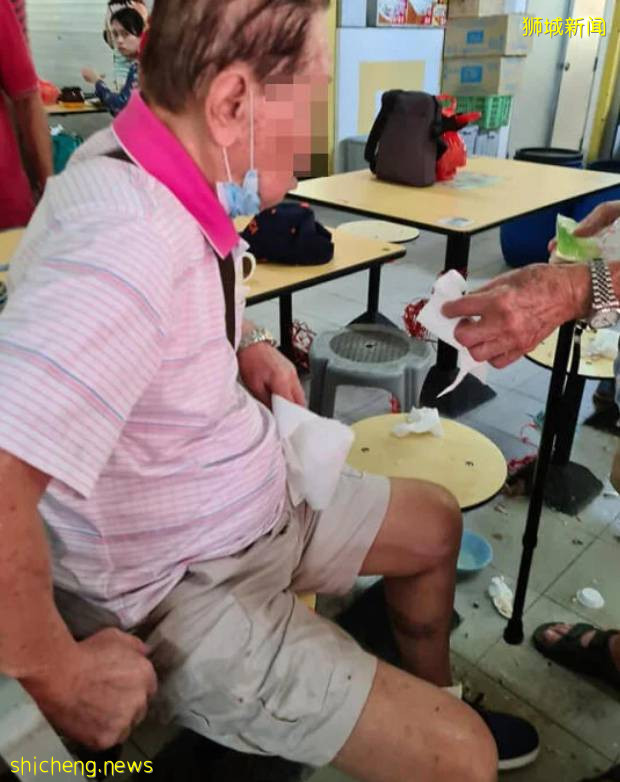 小心!有老人因小贩中心座位上的安全网而绊倒