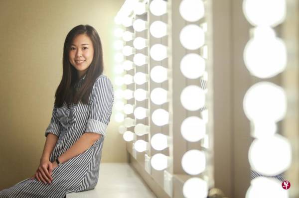 银行职员搭地铁 见孕妇身体不适 陪同孕妇到医院 获表彰