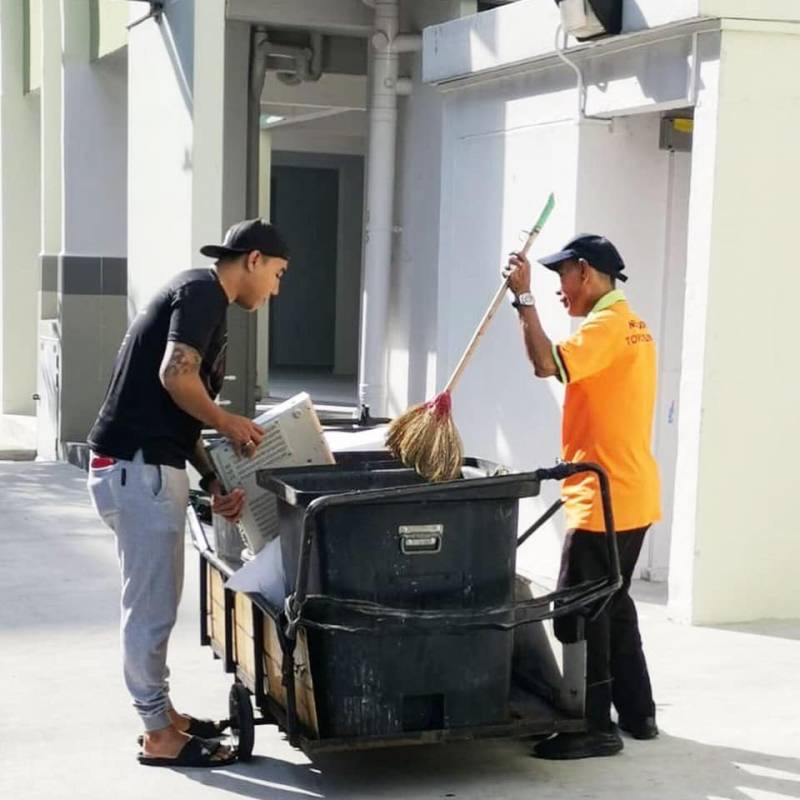 寻找榜样不用太遥远...... “清道夫父亲，我的最佳模范”