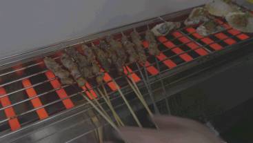 買一送一的烤魚和啤酒，拿來吧你