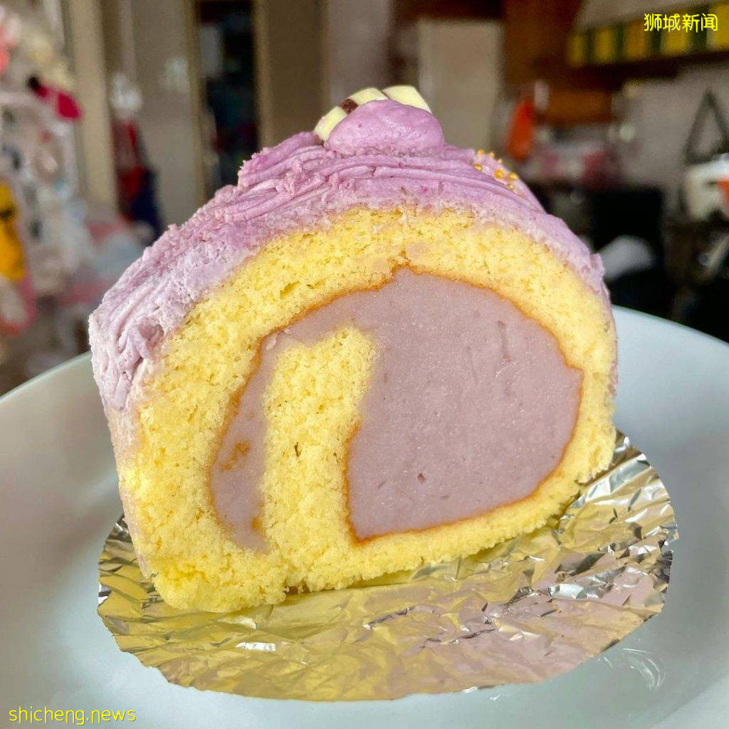 老店铺里的网红芋泥蛋糕卷🤩 浓郁绵密内陷,一口下去包满足!斑斓华夫饼也很上头💯