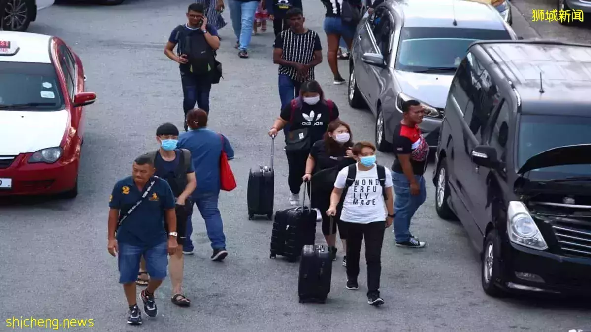 议员Louis Ng: 新加坡的最低标准7天年假是不够的