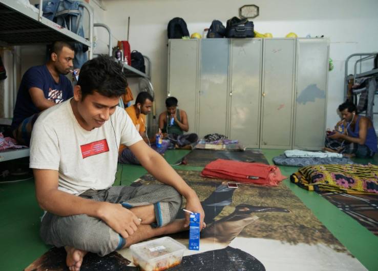 震惊!新加坡竟有一半宿舍客工感染过新冠!网友:要多体谅客工