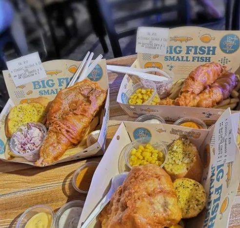 不想去CBD吃饭了? 快来体验一下榜鹅的货柜小镇吧