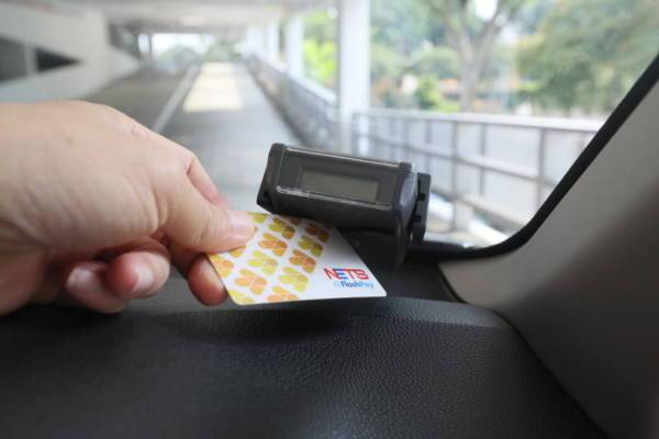 偷车内现金卡再转入户头 阿叔半年偷上万新元