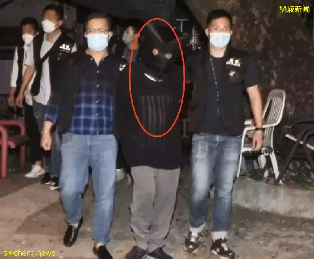 新加坡男子拿玩具枪、纸条抢银行!卷走2000新搭巴士逃走,已被抓