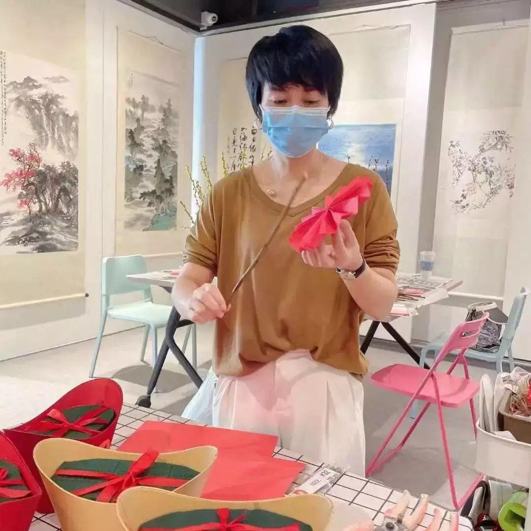 辣妈早茶来啦！认识新姐妹！和欣妈一起学插年宵花