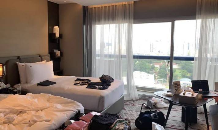 大胆!英国男子在隔离期,竟偷偷溜出去跟新加坡未婚妻约会