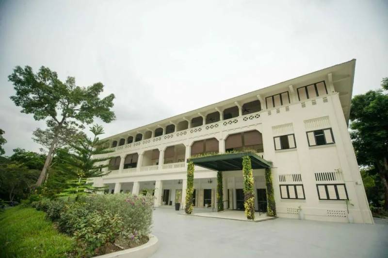 新加坡这家酒店大清仓!家具、灯饰、威士忌酒杯...都拿出来卖了